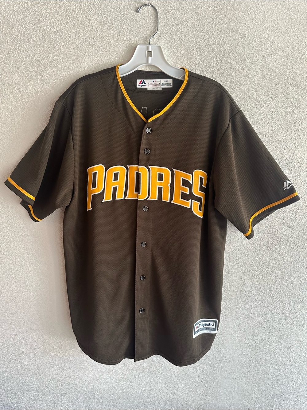 Majestic  San Diego Padres Eric Hosmer # 30
Men’s Jersey Brown Size Large